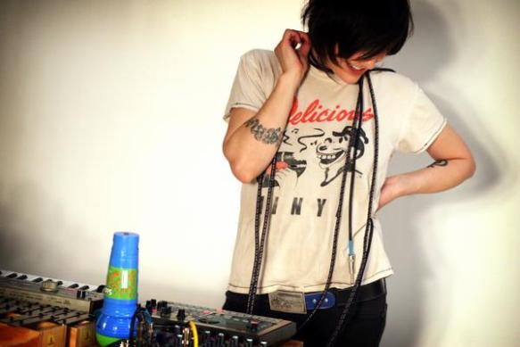 Emily+Wells+l_c5f423fb7b554e03ab4fb030a341