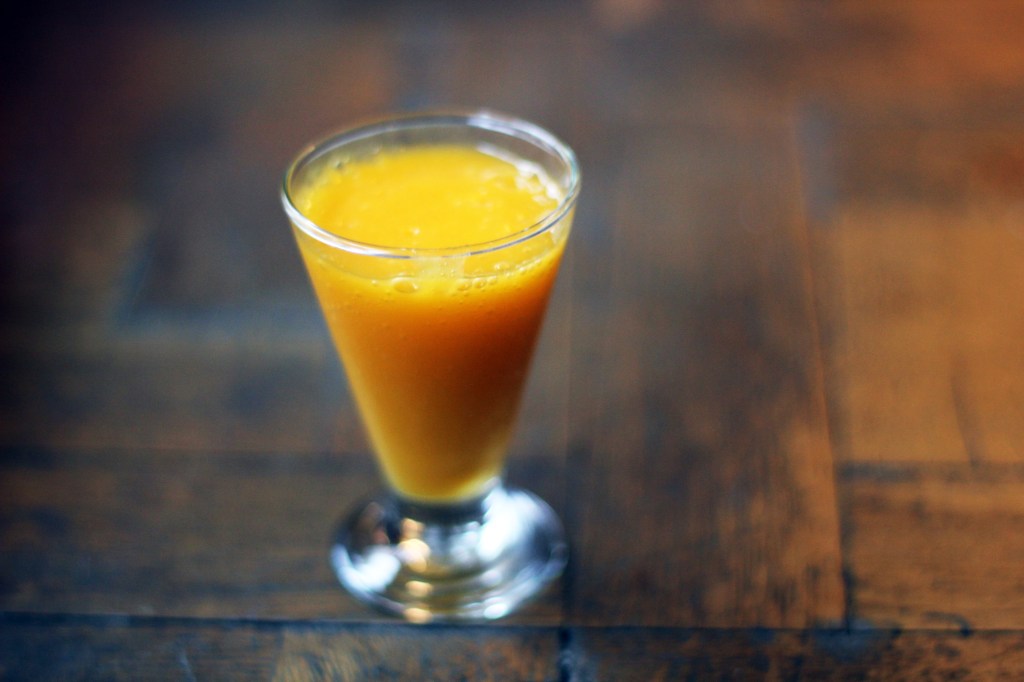 Stärkande shot med mango och ingefära