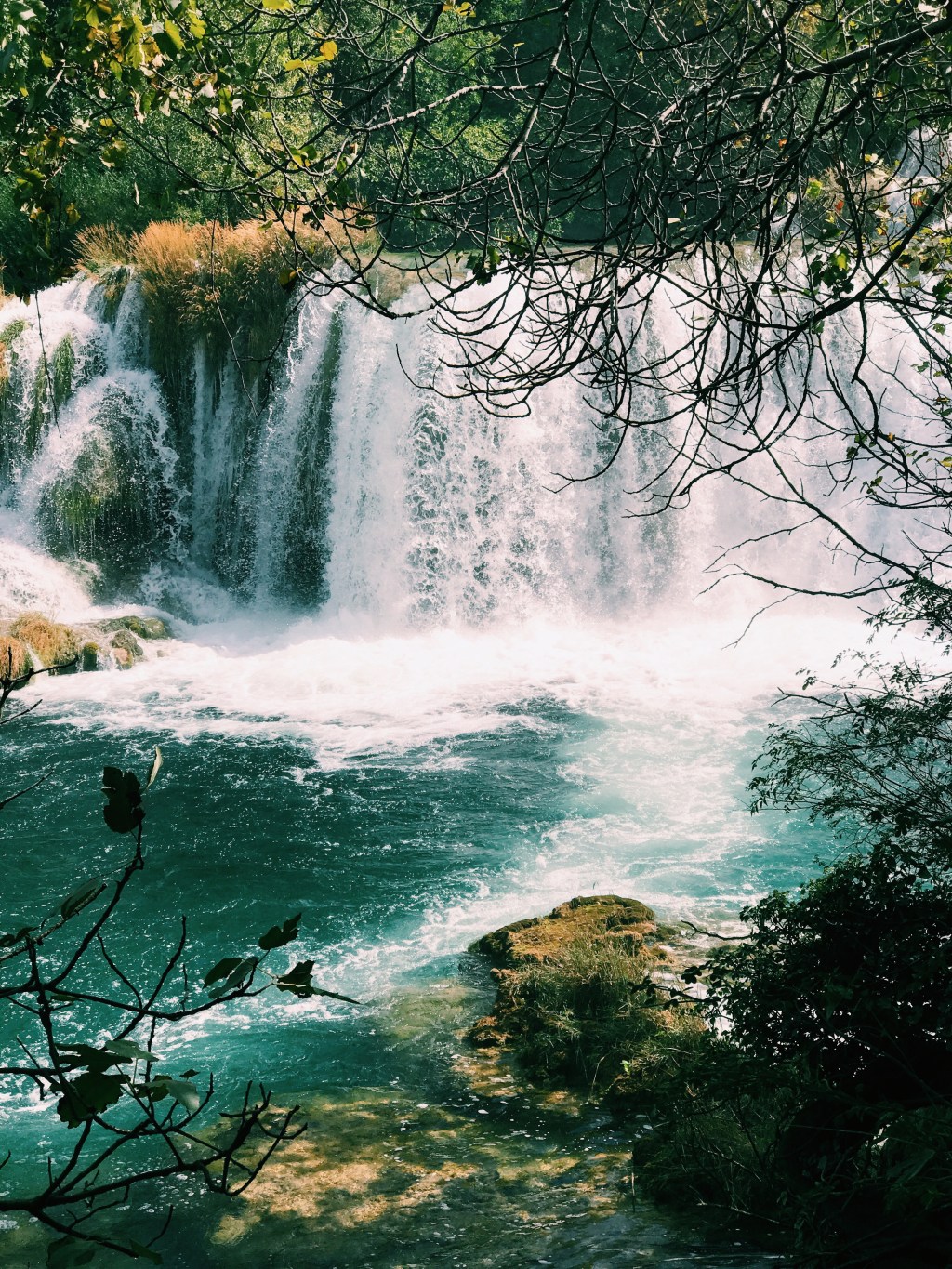 Regn, semesterkänslor och brusande&nbsp;vattenfall